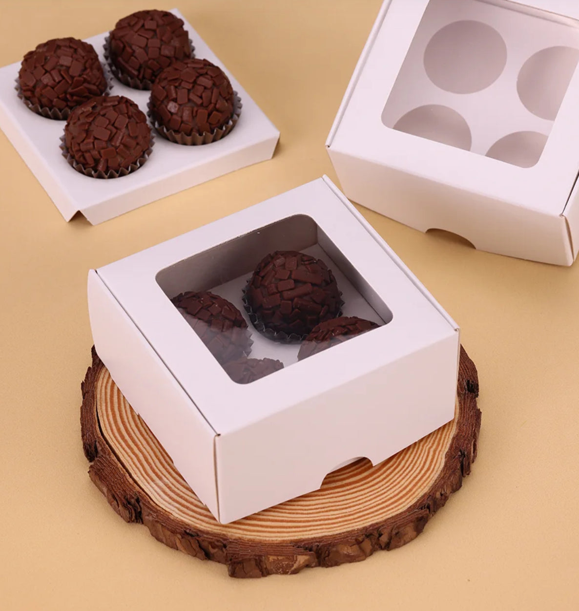 Caixa para 4 Doces com Visor Branca, com ninho (10 unidades)