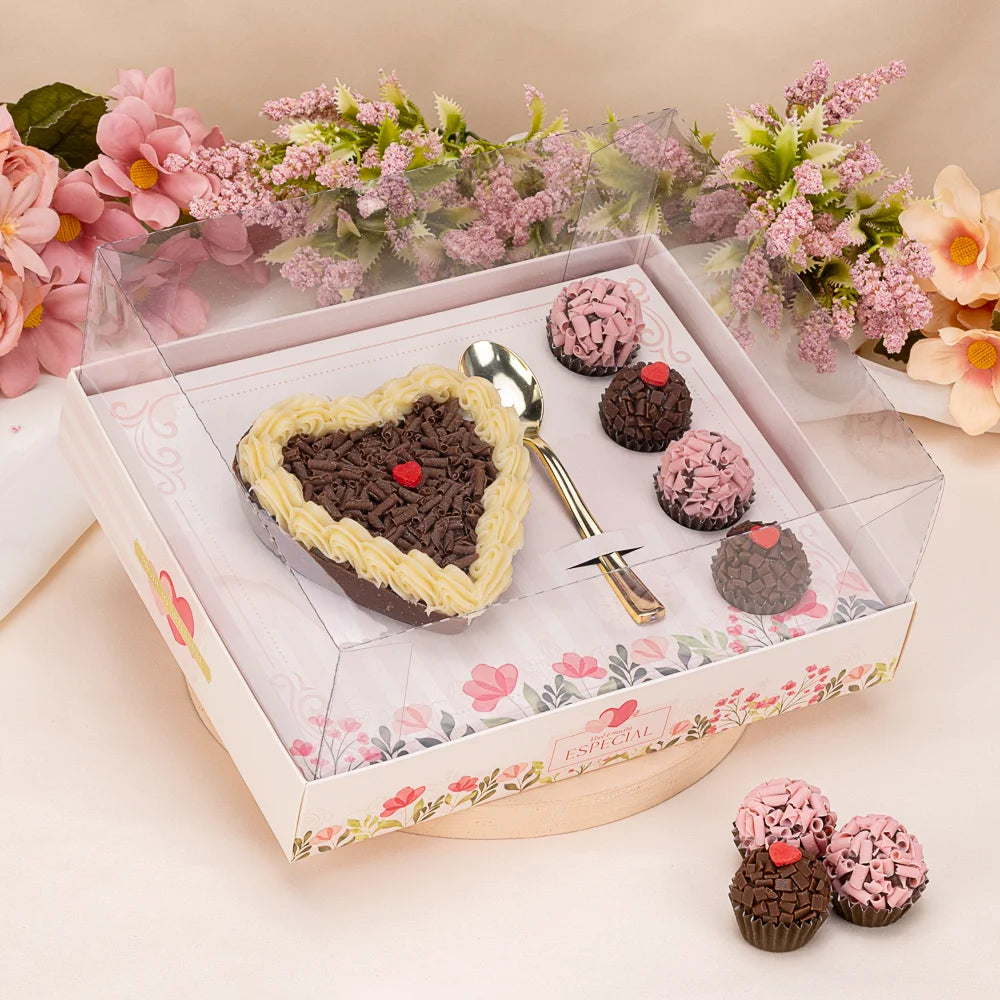 Caixa Coração 200g + 4 Doces Pétalas (10 unidades)
